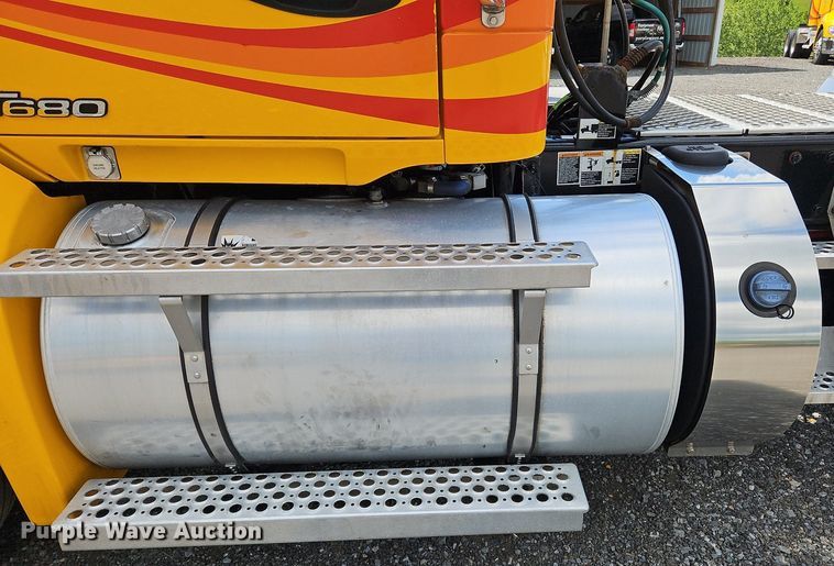 image for item OK9925 2020 Kenworth  T680 semi truck