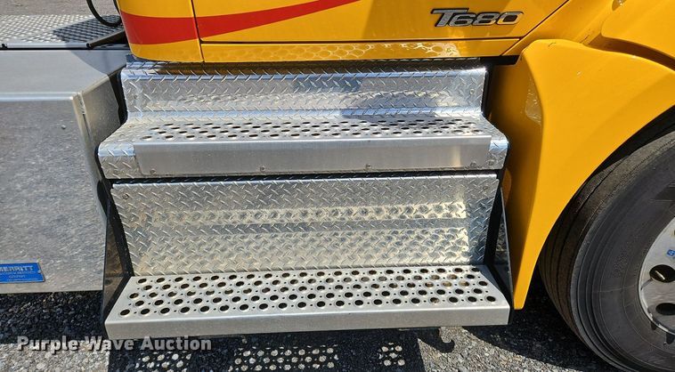 image for item OK9925 2020 Kenworth  T680 semi truck