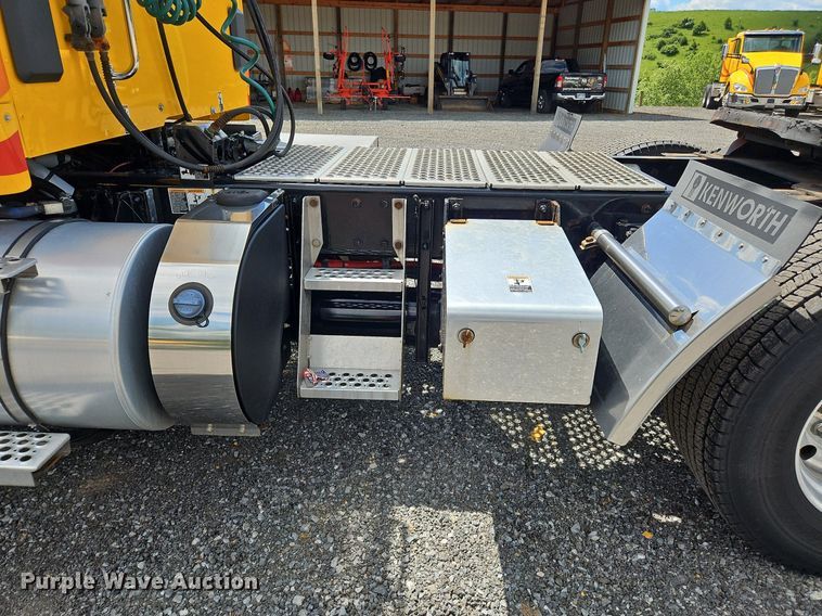 image for item OK9925 2020 Kenworth  T680 semi truck