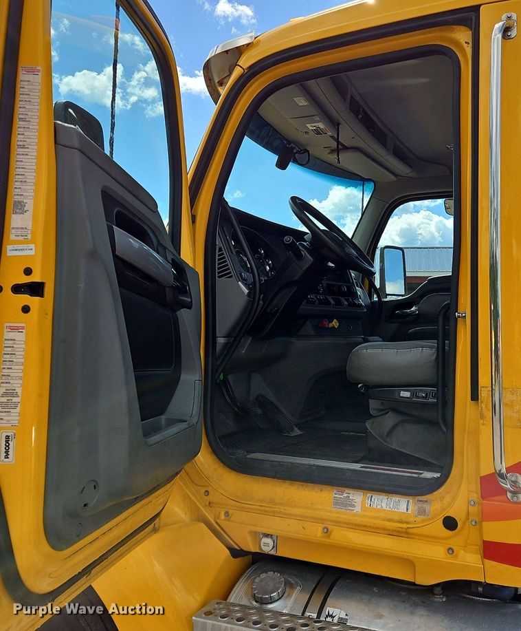 image for item OK9925 2020 Kenworth  T680 semi truck