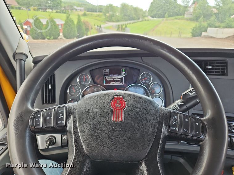 image for item OK9925 2020 Kenworth  T680 semi truck