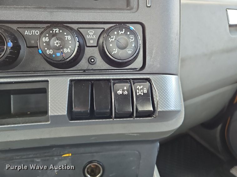 image for item OK9925 2020 Kenworth  T680 semi truck