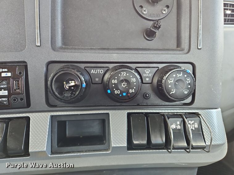 image for item OK9925 2020 Kenworth  T680 semi truck