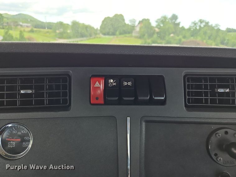 image for item OK9925 2020 Kenworth  T680 semi truck