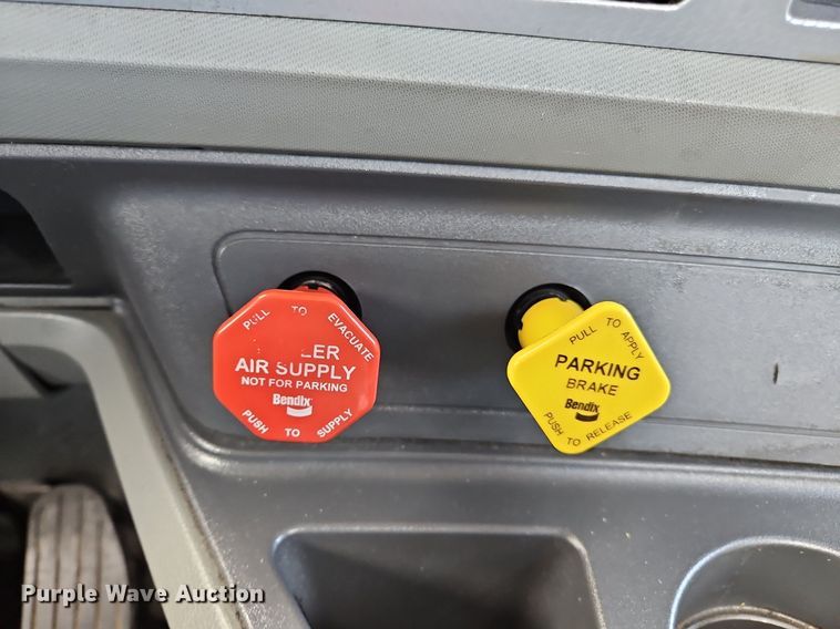 image for item OK9925 2020 Kenworth  T680 semi truck