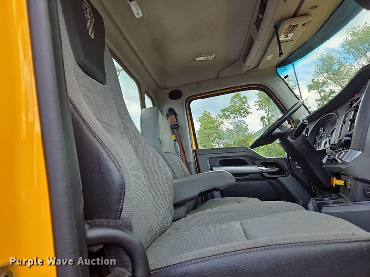 image for item OK9925 2020 Kenworth  T680 semi truck