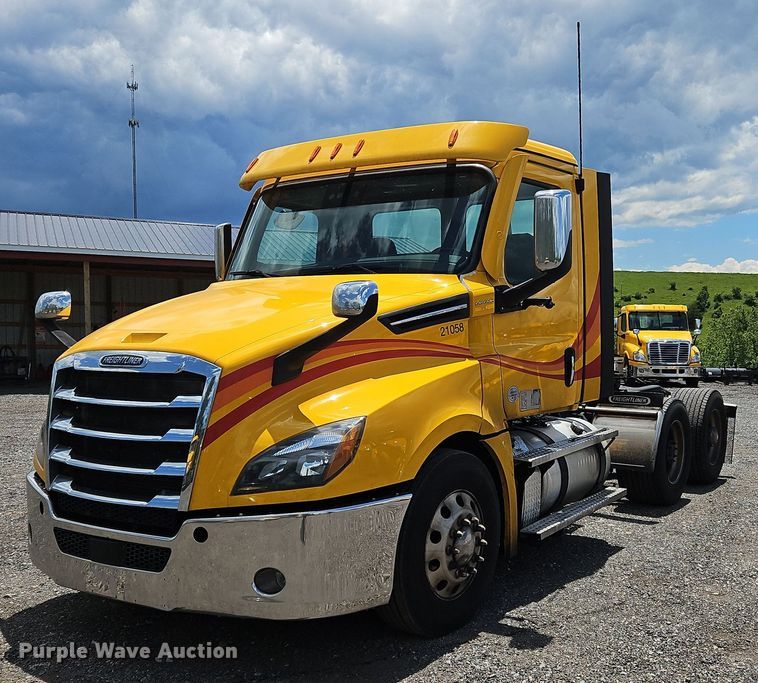 image for item OK9926 2021 Freightliner  Cascadia 126 semi truck