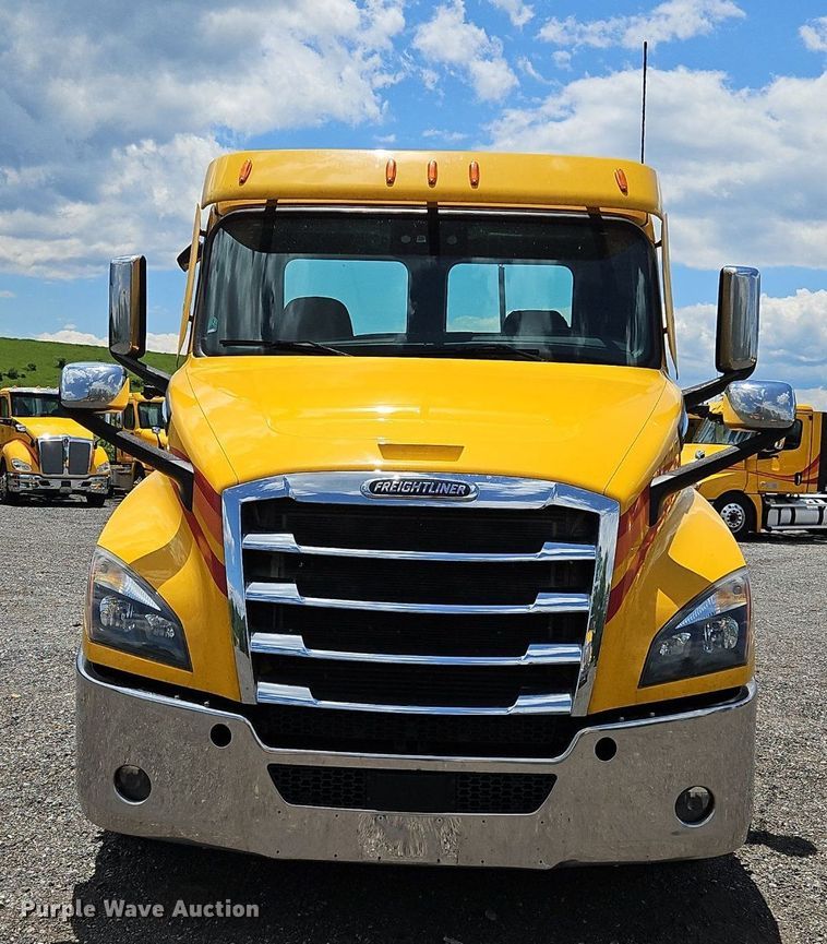 image for item OK9926 2021 Freightliner  Cascadia 126 semi truck