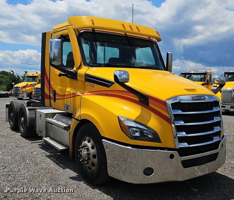 image for item OK9926 2021 Freightliner  Cascadia 126 semi truck