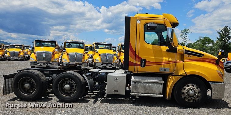 image for item OK9926 2021 Freightliner  Cascadia 126 semi truck