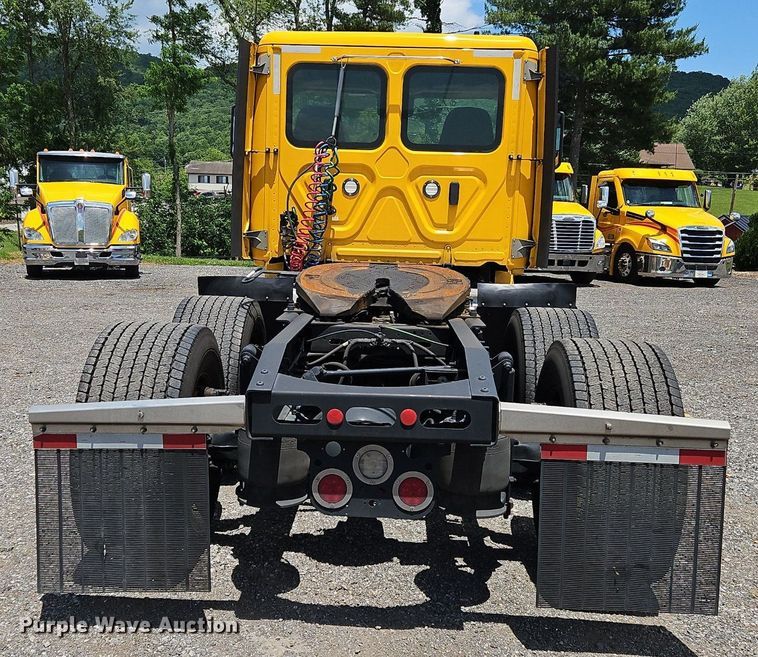 image for item OK9926 2021 Freightliner  Cascadia 126 semi truck