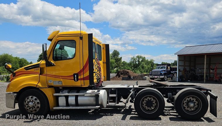 image for item OK9926 2021 Freightliner  Cascadia 126 semi truck