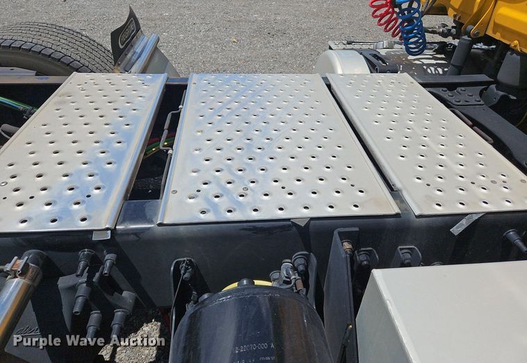 image for item OK9926 2021 Freightliner  Cascadia 126 semi truck