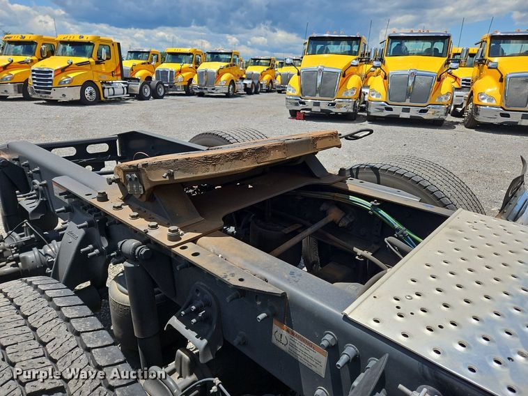 image for item OK9926 2021 Freightliner  Cascadia 126 semi truck