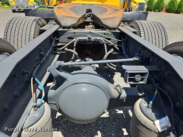 image for item OK9926 2021 Freightliner  Cascadia 126 semi truck