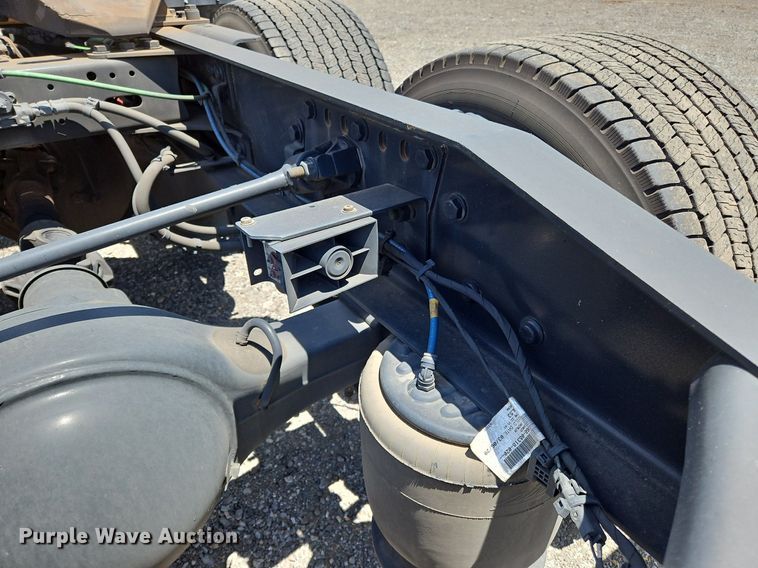 image for item OK9926 2021 Freightliner  Cascadia 126 semi truck