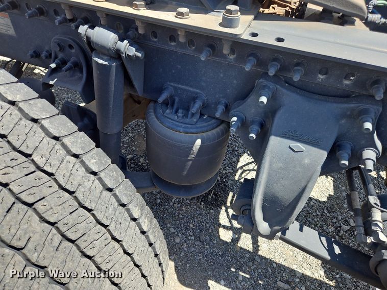 image for item OK9926 2021 Freightliner  Cascadia 126 semi truck