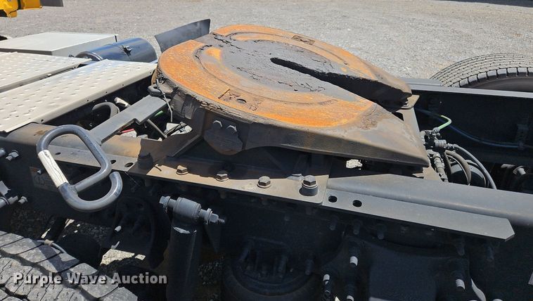 image for item OK9926 2021 Freightliner  Cascadia 126 semi truck