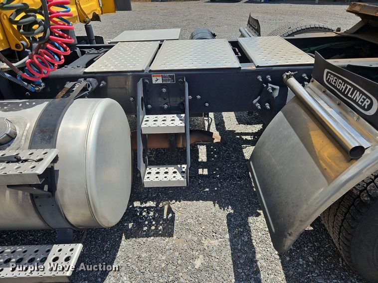 image for item OK9926 2021 Freightliner  Cascadia 126 semi truck