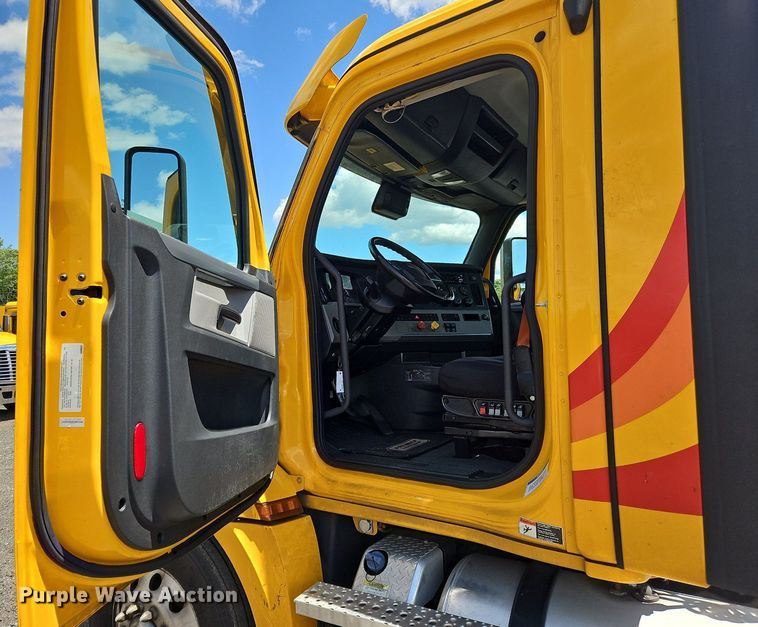 image for item OK9926 2021 Freightliner  Cascadia 126 semi truck