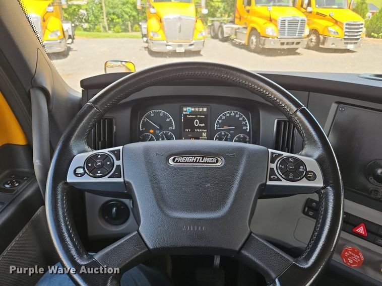 image for item OK9926 2021 Freightliner  Cascadia 126 semi truck