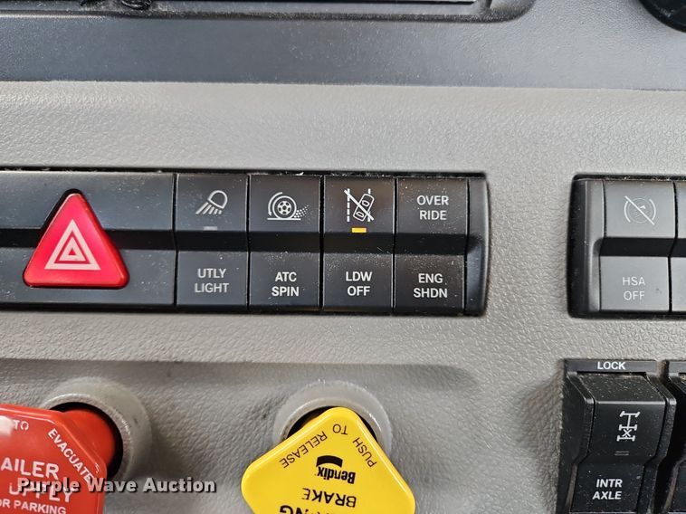 image for item OK9926 2021 Freightliner  Cascadia 126 semi truck