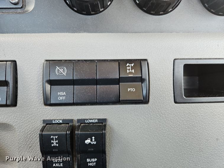 image for item OK9926 2021 Freightliner  Cascadia 126 semi truck