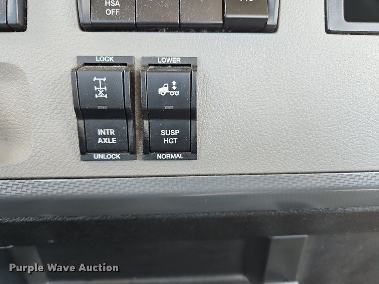 image for item OK9926 2021 Freightliner  Cascadia 126 semi truck