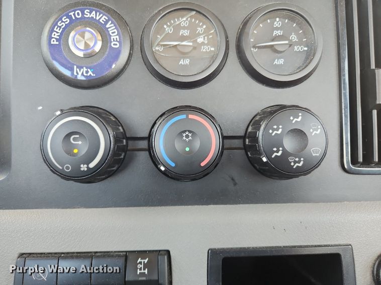 image for item OK9926 2021 Freightliner  Cascadia 126 semi truck