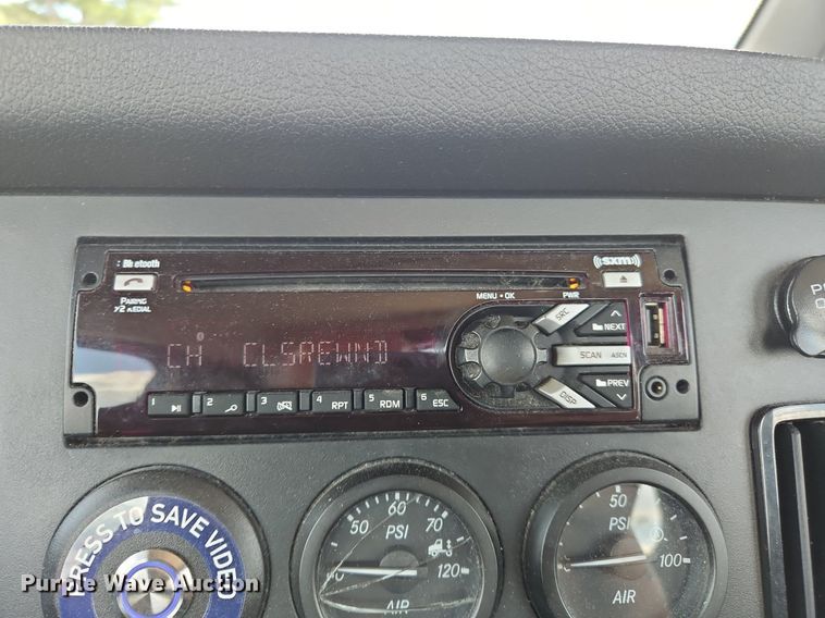 image for item OK9926 2021 Freightliner  Cascadia 126 semi truck