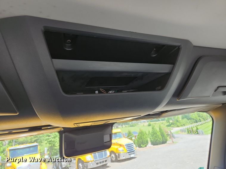 image for item OK9926 2021 Freightliner  Cascadia 126 semi truck