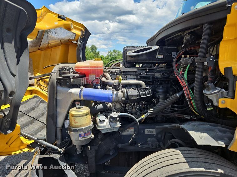 image for item OK9926 2021 Freightliner  Cascadia 126 semi truck