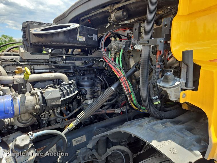 image for item OK9926 2021 Freightliner  Cascadia 126 semi truck