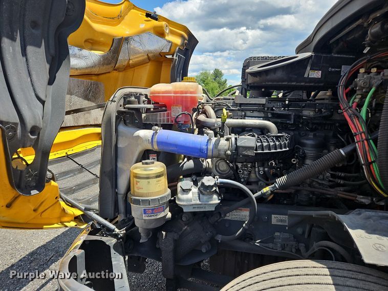 image for item OK9926 2021 Freightliner  Cascadia 126 semi truck