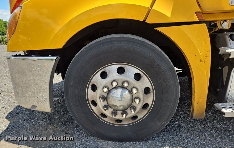 image for item OK9926 2021 Freightliner  Cascadia 126 semi truck