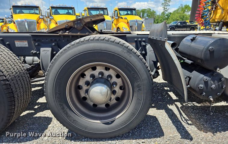 image for item OK9926 2021 Freightliner  Cascadia 126 semi truck