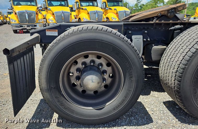 image for item OK9926 2021 Freightliner  Cascadia 126 semi truck