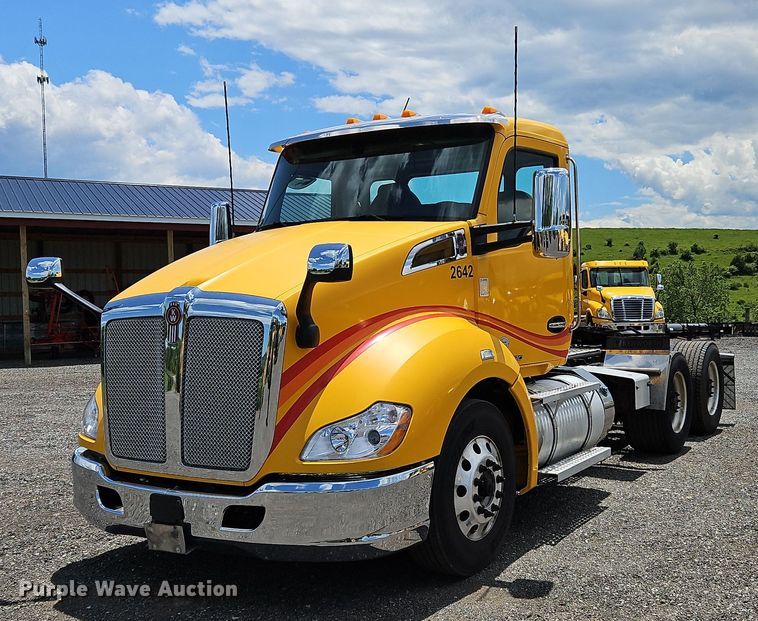 image for item OK9927 2020 Kenworth T680 semi truck