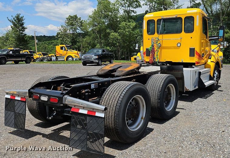 image for item OK9927 2020 Kenworth T680 semi truck