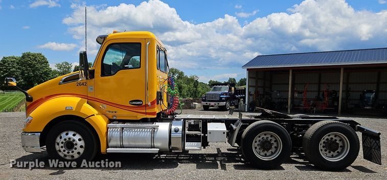 image for item OK9927 2020 Kenworth T680 semi truck