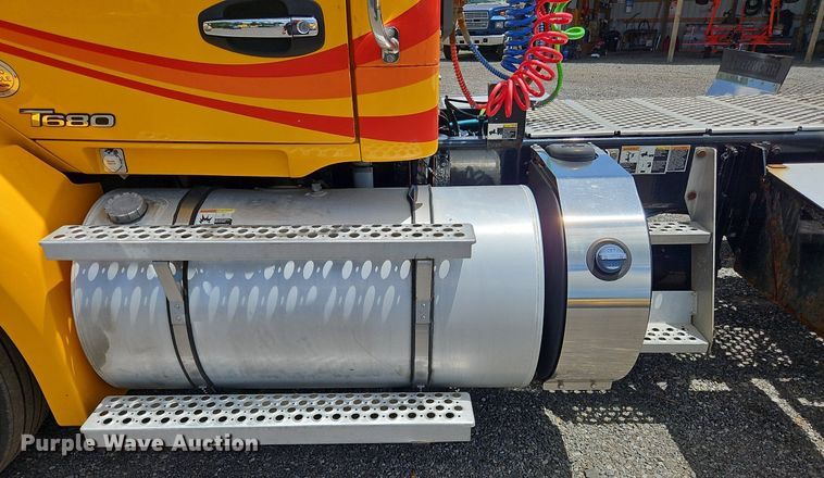 image for item OK9927 2020 Kenworth T680 semi truck