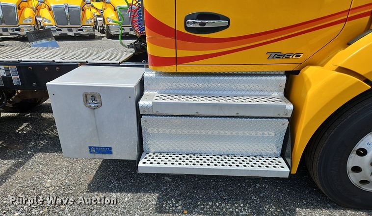 image for item OK9927 2020 Kenworth T680 semi truck