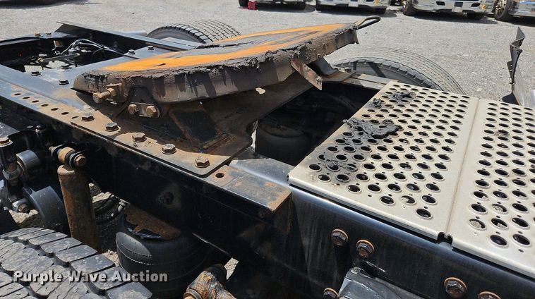 image for item OK9927 2020 Kenworth T680 semi truck