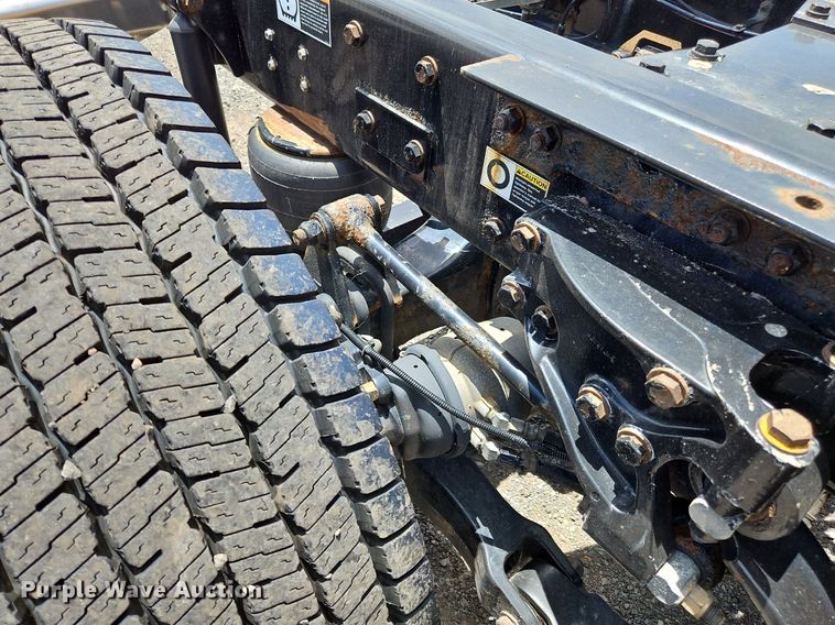 image for item OK9927 2020 Kenworth T680 semi truck