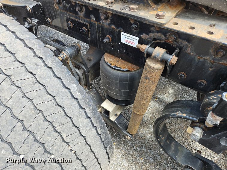 image for item OK9927 2020 Kenworth T680 semi truck