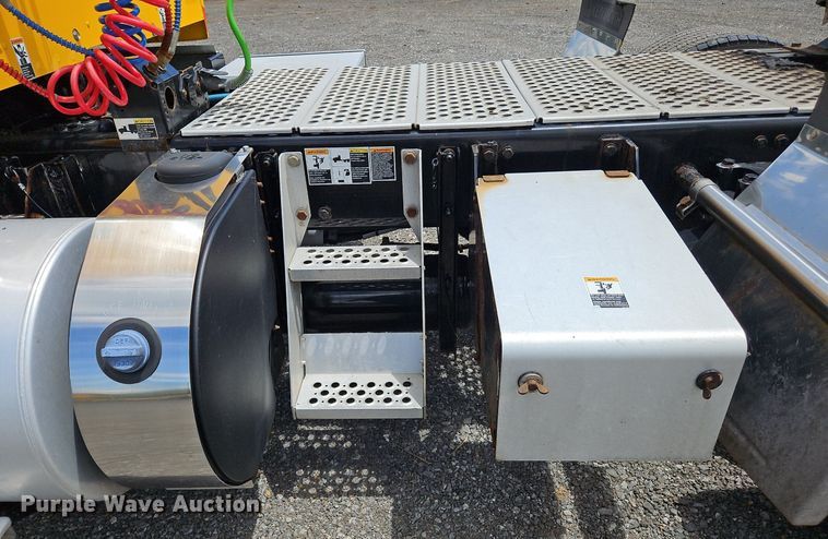 image for item OK9927 2020 Kenworth T680 semi truck