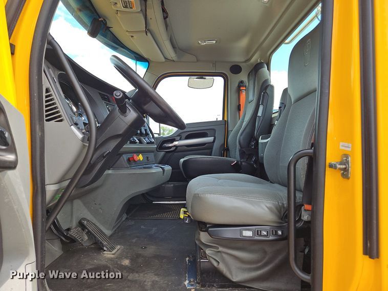 image for item OK9927 2020 Kenworth T680 semi truck