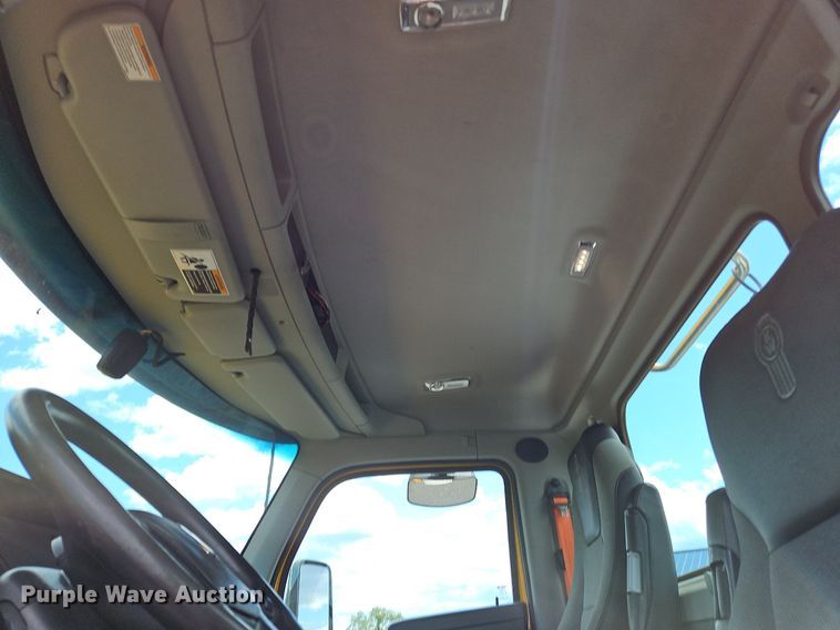 image for item OK9927 2020 Kenworth T680 semi truck