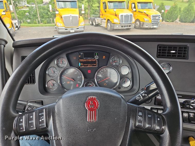 image for item OK9927 2020 Kenworth T680 semi truck