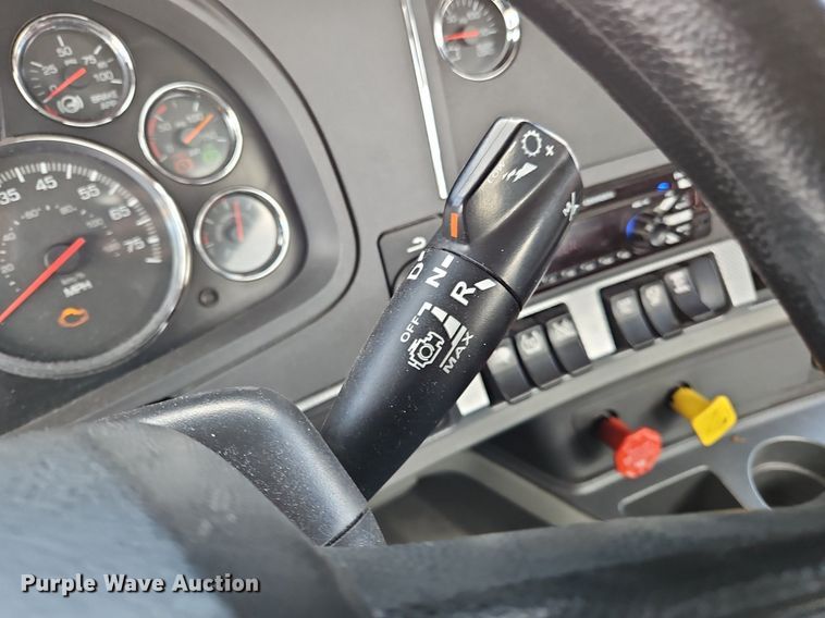 image for item OK9927 2020 Kenworth T680 semi truck